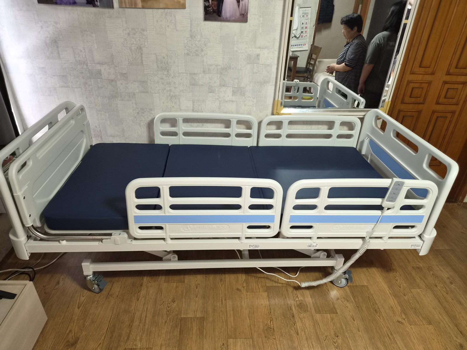 전동침대 대형 거울 앞 설치